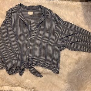 AMERICAN EAGLE FRONT TIE TOP